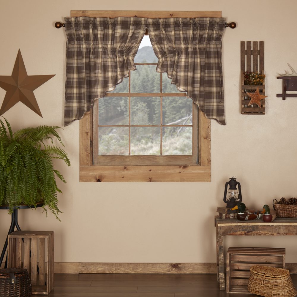 Dawson Star Scalloped Prairie Swag Set of 2 36x36x18