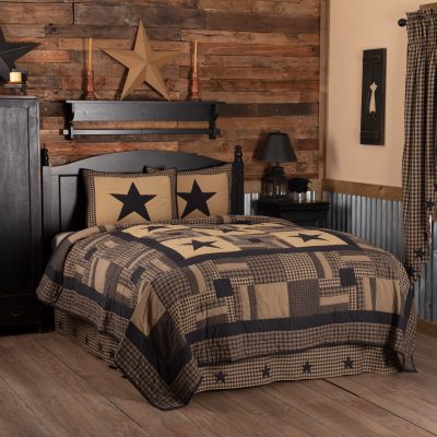 Black Check Star California King Quilt Set; 1-Quilt 130Wx115L w/2 Shams 21x37