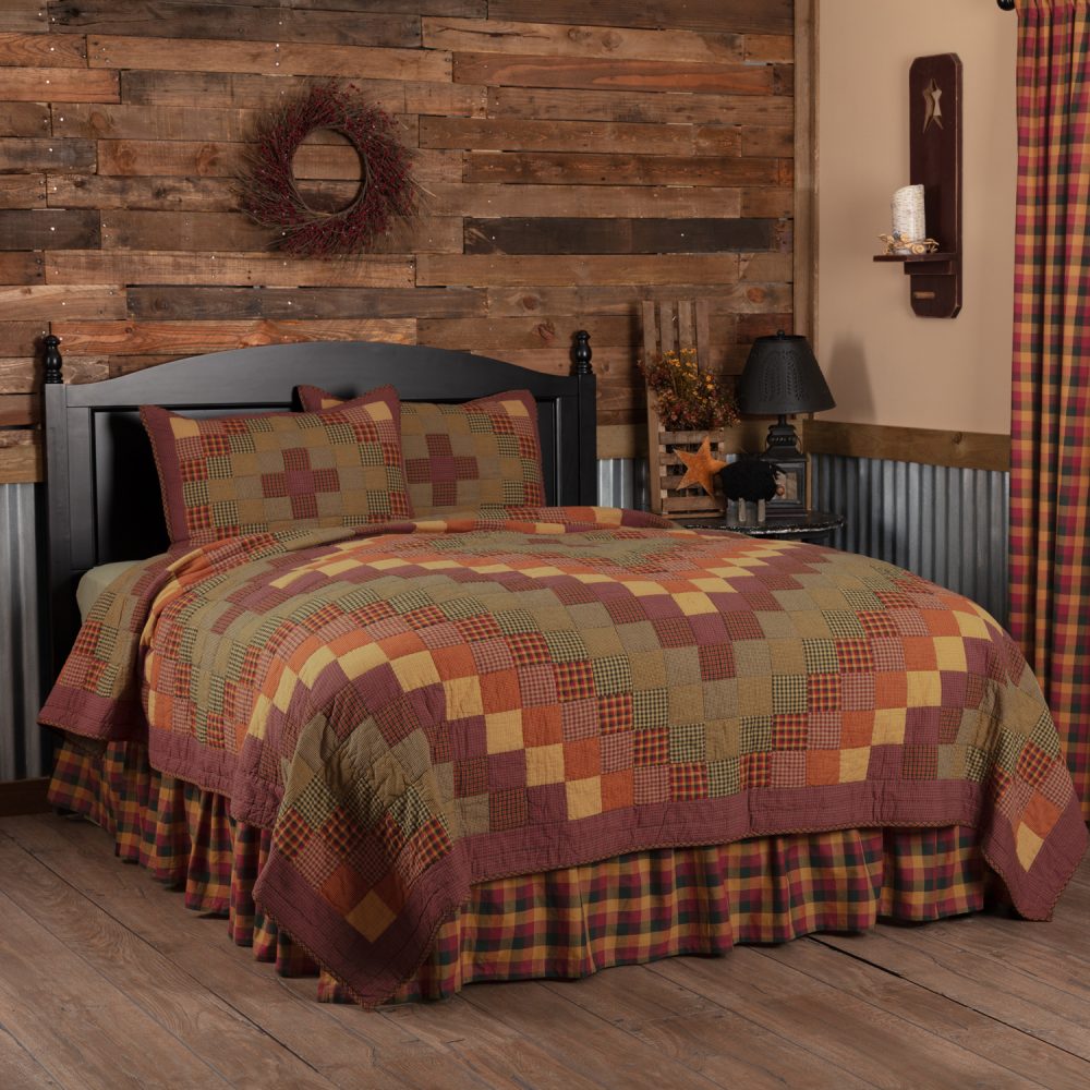 Heritage Farms California King Quilt Set; 1-Quilt 130Wx115L w/2 Shams 21x37