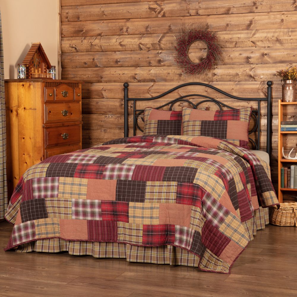 Wyatt California King Quilt Set; 1-Quilt 130Wx115L w/2 Shams 21x37