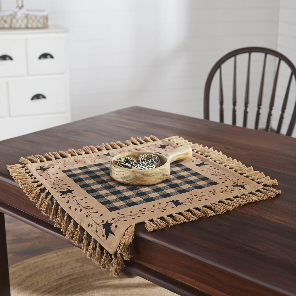 Pip Vinestar Table Topper 20x20