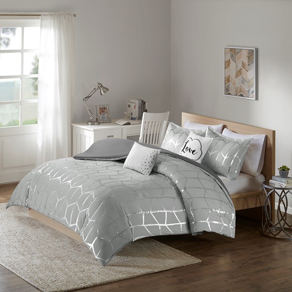 Intelligent Design Raina Metallic Printed Duvet Cover Set in Grey/Silver, King/Cal King ID12-1395