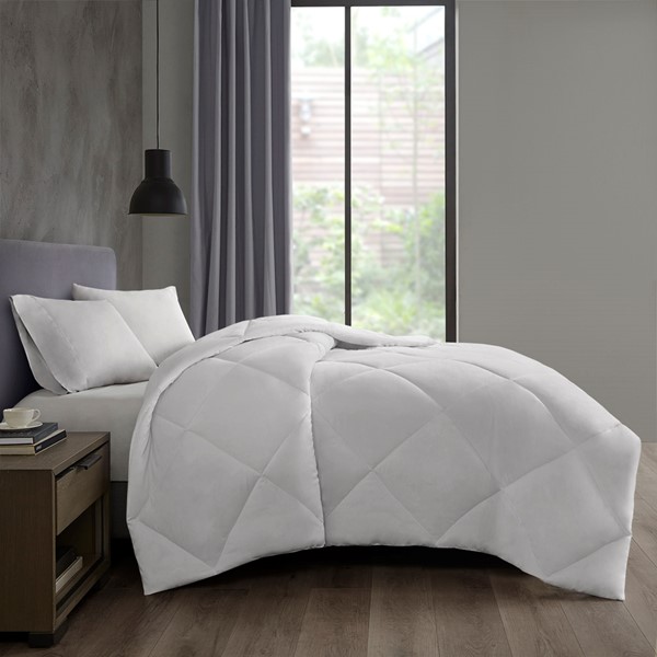 Sleep Philosophy Oversized Down Alt Comforter with HeiQ Smart Temp Treatment in White, Twin/Twin XL BASI10-0581