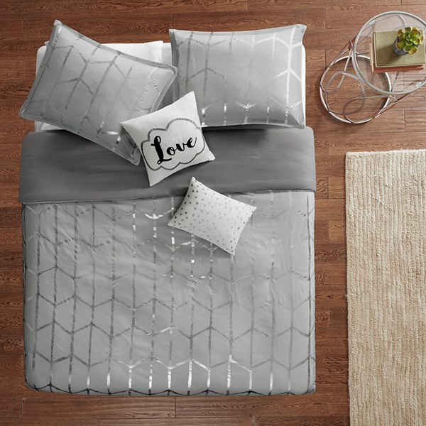 Intelligent Design Raina Metallic Printed Duvet Cover Set in Grey/Silver, King/Cal King ID12-1395