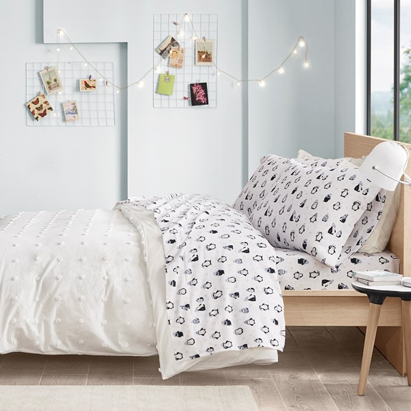 Intelligent Design Cozy Soft Cotton Flannel Printed Sheet Set in Blue Penguins, Twin ID20-1757