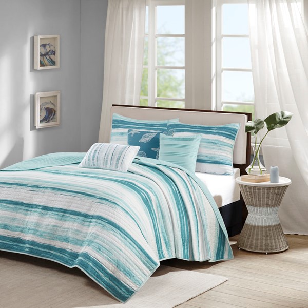 Madison Park Marina 6 Piece Printed Quilt Set with Throw Pillows in Aqua, King/Cal King MP13-7949