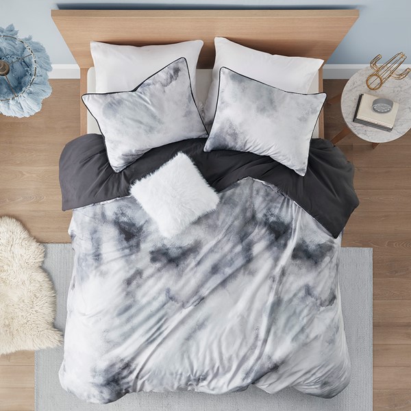 Intelligent Design Cassiopeia Watercolor Tie Dye Printed Duvet Cover Set with Throw Pillow in Charcoal, Twin/Twin XL ID12-2388