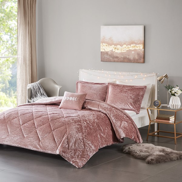 Intelligent Design Felicia Velvet Comforter Set with Throw Pillow in Blush, Twin/Twin XL ID10-1658