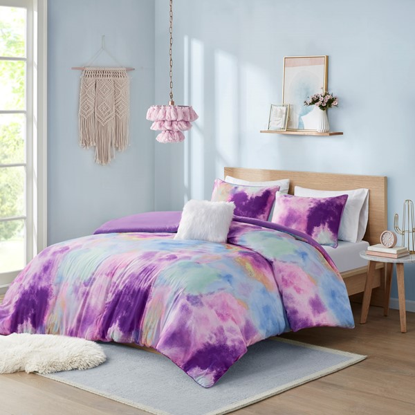 Intelligent Design Cassiopeia Watercolor Tie Dye Printed Duvet Cover Set with Throw Pillow in Lavender, King/Cal King ID12-2260