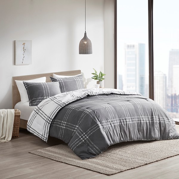 Intelligent Design Pike Plaid Reversible Comforter Set in White/Gray, Twin/Twin XL ID10-2201