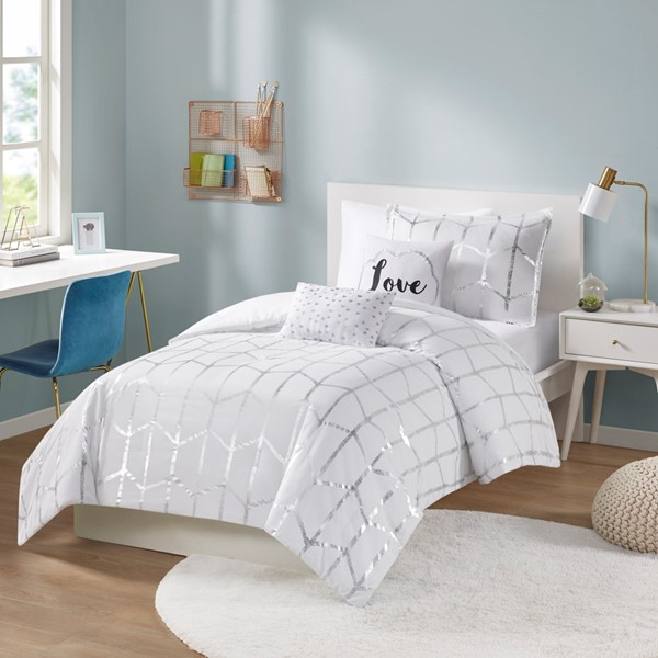 Intelligent Design Raina Metallic Printed Comforter Set in White/Silver, Twin/Twin XL ID10-1817