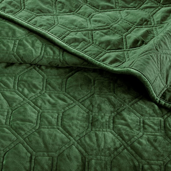 Madison Park Harper 3 Piece Velvet Quilt Set in Green, King/Cal King MP13-6467