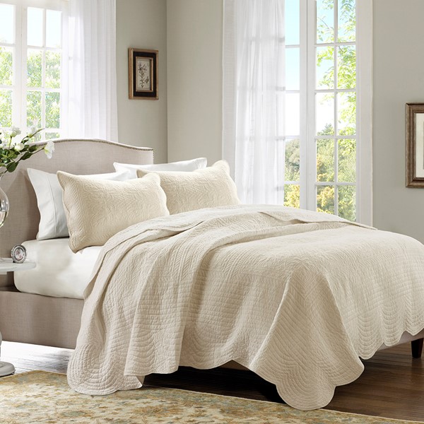 Madison Park Tuscany 3 Piece Reversible Scalloped Edge Quilt Set in Cream, Full/Queen MP13-1035