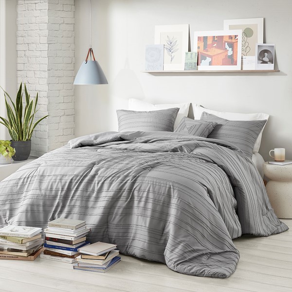 Intelligent Design Oliver Cationic Dyed Clip Jacquard Comforter Set with Throw Pillow in Gray, Full/Queen ID10-2301