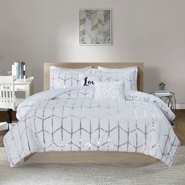 Intelligent Design Raina Metallic Printed Comforter Set in White/Silver, Full/Queen ID10-1818