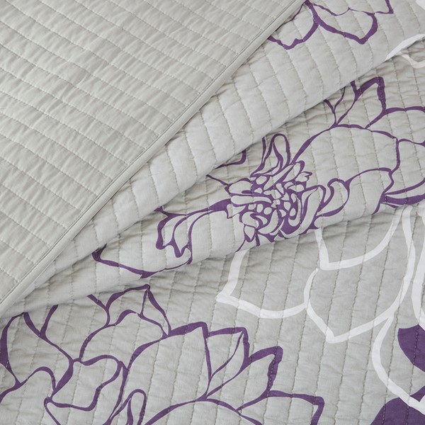 Madison Park Lola 6 Piece Printed Cotton Quilt Set with Throw Pillows in Taupe Grey/Purple, King/Cal King MP13-2313