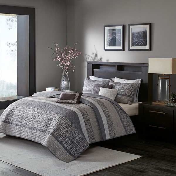 Madison Park Rhapsody 6 Piece Reversible Jacquard Quilt Set with Throw Pillows in Grey/Taupe, King/Cal King MP13-3400