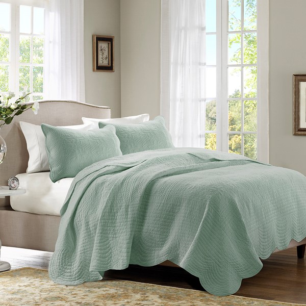 Madison Park Tuscany 3 Piece Reversible Scalloped Edge Quilt Set in Seafoam, King/Cal King MP13-6120