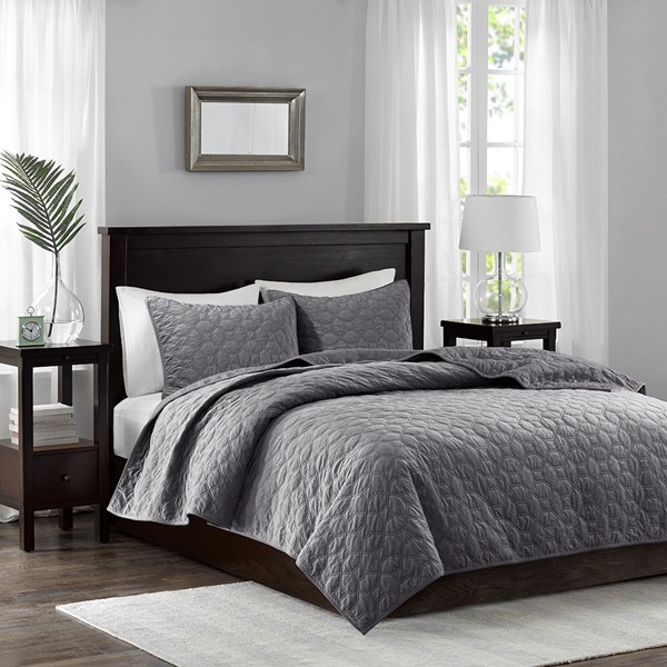 Madison Park Harper 3 Piece Velvet Quilt Set in Grey, King/Cal King MP13-3308