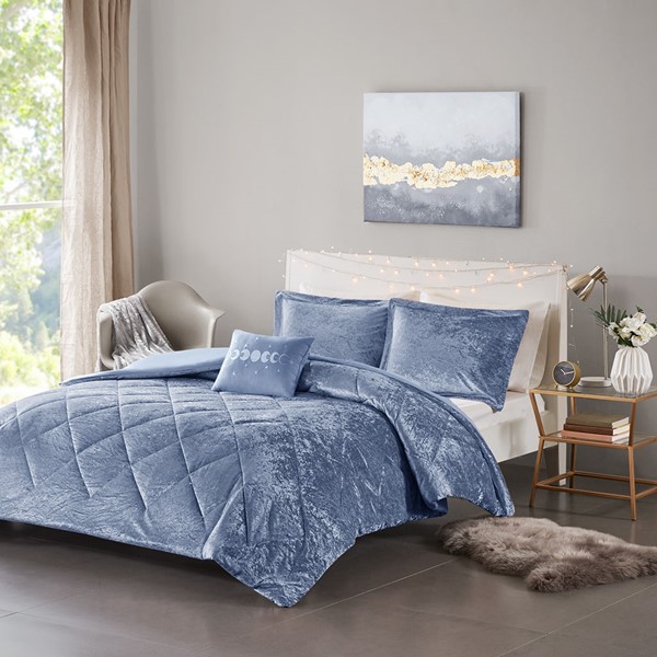 Intelligent Design Felicia Velvet Duvet Cover Set with Throw Pillow in Blue, King/Cal King ID12-2161