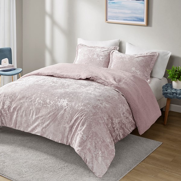 Intelligent Design Mira Crushed Velvet Sherpa Reversible Comforter Set in Lavender, King/Cal King ID10-2271