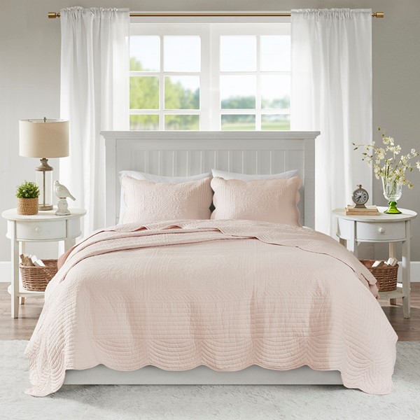 Madison Park Tuscany 3 Piece Reversible Scalloped Edge Quilt Set in Blush, Full/Queen MP13-6121