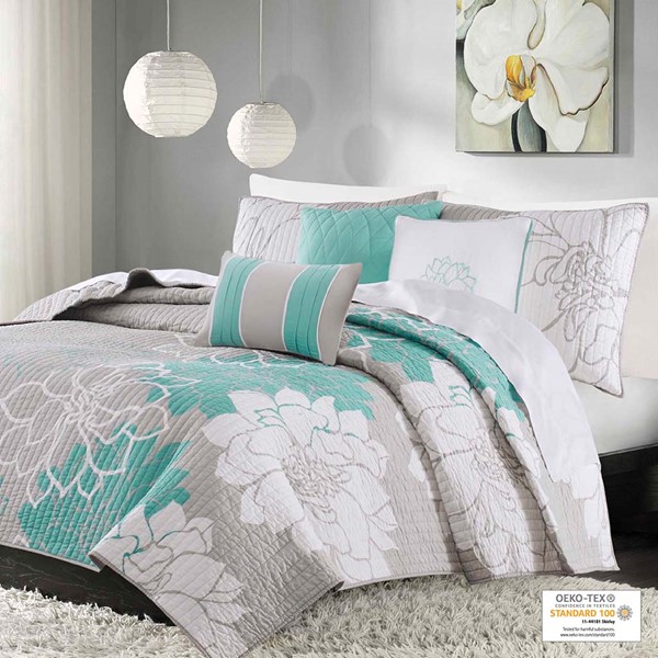 Madison Park Lola 6 Piece Printed Cotton Quilt Set with Throw Pillows in Aqua, King/Cal King MP13-2645