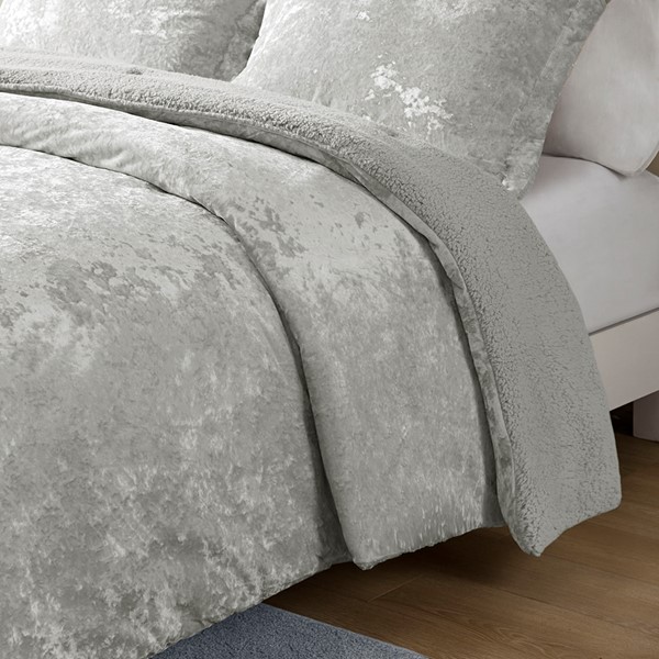 Intelligent Design Mira Crushed Velvet Sherpa Reversible Comforter Set in Silver, King/Cal King ID10-2265