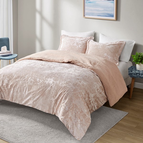 Intelligent Design Mira Crushed Velvet Sherpa Reversible Comforter Set in Blush, Full/Queen ID10-2267