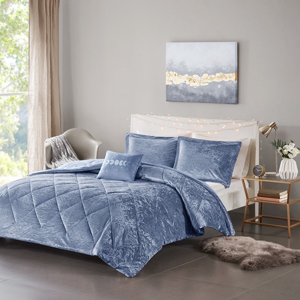 Intelligent Design Felicia Velvet Comforter Set with Throw Pillow in Blue, Full/Queen ID10-2157