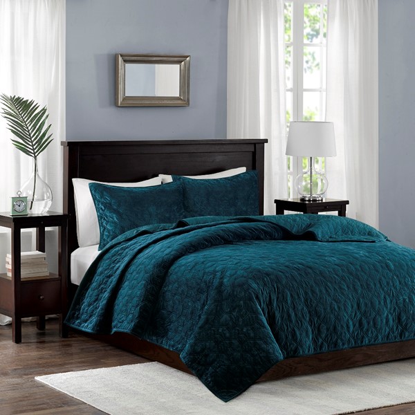 Madison Park Harper 3 Piece Velvet Quilt Set in Teal, King/Cal King MP13-4612