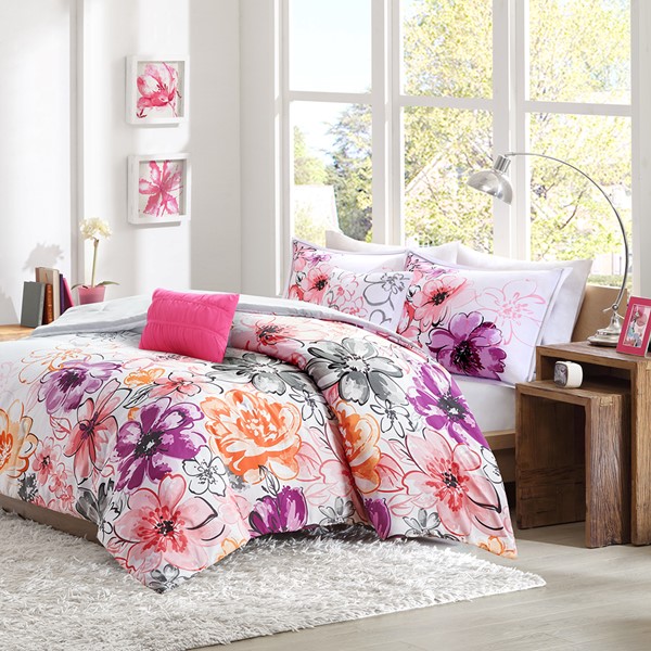 Intelligent Design Olivia Floral Comforter Set in Pink, King/Cal King ID10-238