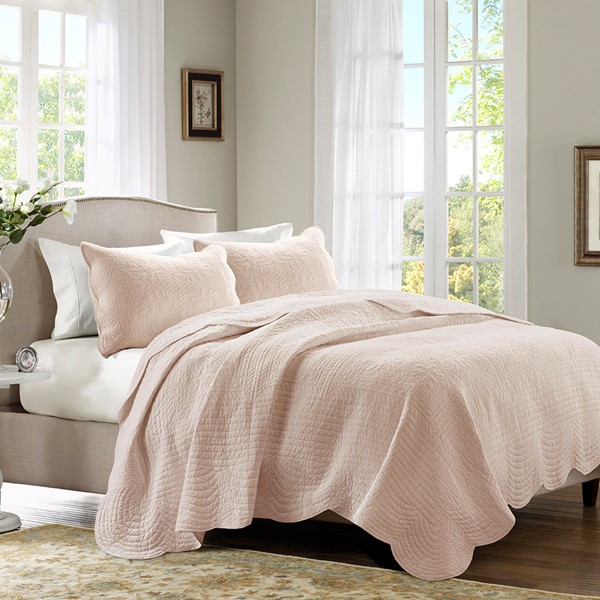 Madison Park Tuscany 3 Piece Reversible Scalloped Edge Quilt Set in Blush, Full/Queen MP13-6121