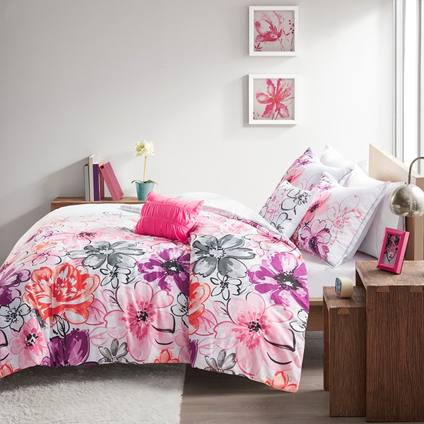 Intelligent Design Olivia Floral Comforter Set in Pink, King/Cal King ID10-238