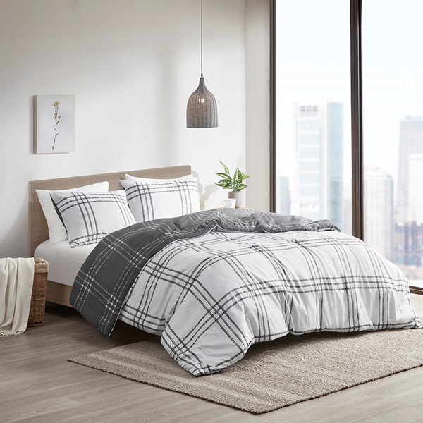 Intelligent Design Pike Plaid Reversible Comforter Set in White/Gray, Twin/Twin XL ID10-2201