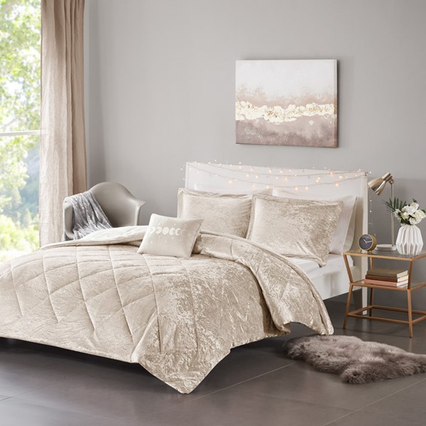 Intelligent Design Felicia Velvet Comforter Set with Throw Pillow in Champagne, Twin/Twin XL ID10-2400