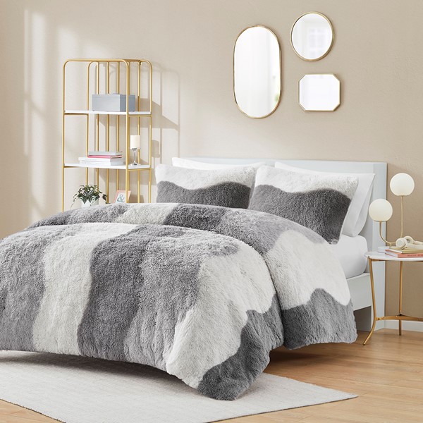 Intelligent Design Cassie Ombre Shaggy Faux Fur Comforter Set in Grey, Twin/Twin XL ID10-2291