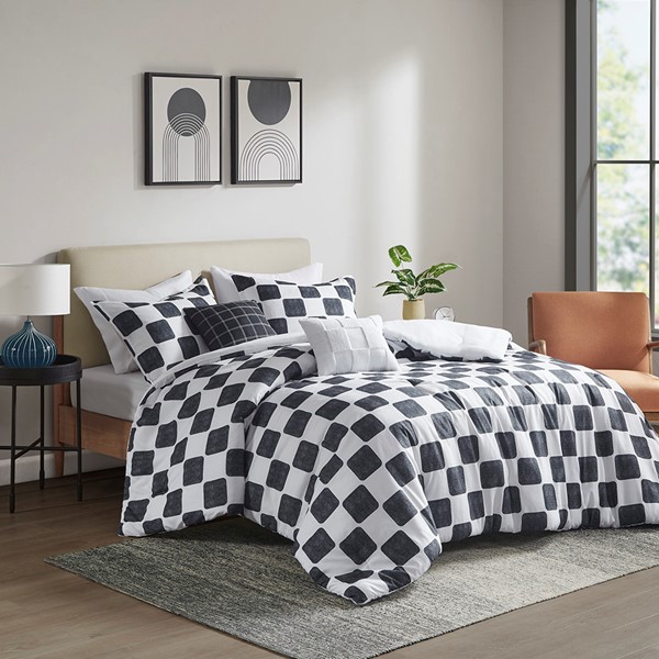 Intelligent Design Miley Checkered Comforter Set in Black/White, Full/Queen ID10-2321