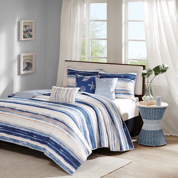 Madison Park Marina 6 Piece Printed Quilt Set with Throw Pillows in Blue, Full/Queen MP13-2425