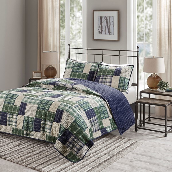 Madison Park Timber 3 Piece Reversible Printed Quilt Set in Green / Navy, Full/Queen MP13-7524