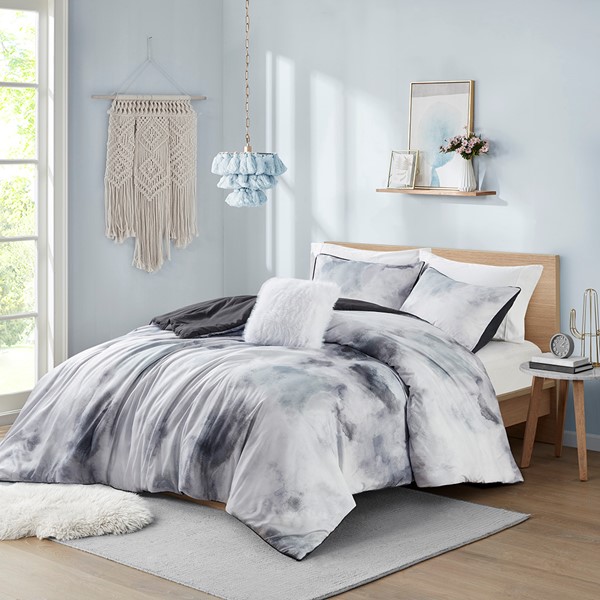 Intelligent Design Cassiopeia Watercolor Tie Dye Printed Duvet Cover Set with Throw Pillow in Charcoal, Twin/Twin XL ID12-2388