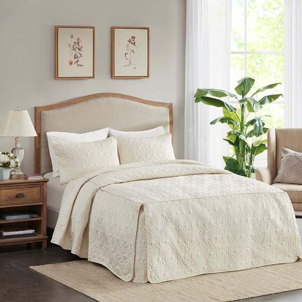 Madison Park Quebec 3 Piece Split Corner Pleated Quilted Bedspread in Cream, Queen MP13-6476