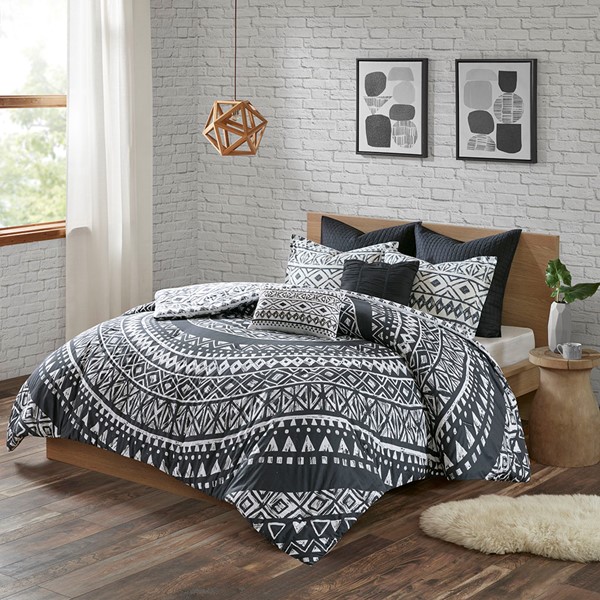 Urban Habitat Larisa 7 Piece Cotton Reversible Comforter Set in Black, Full/Queen UH10-2143