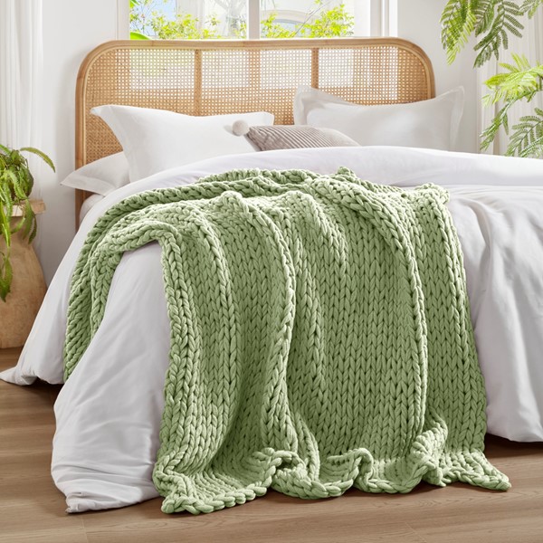 Madison Park Chunky Double Knit Handmade Throw Blanket in Sage Green, 50x60" MP50-8217