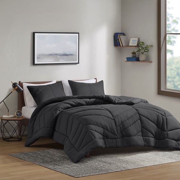 Intelligent Design Remy Quilted Chevron Comforter Set in Black, Full/Queen ID10-2295