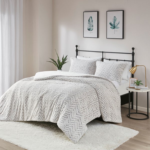 Madison Park Adelyn  Back Print Brushed Fur Duvet Cover Set in Ivory, King/Cal King MP12-7514