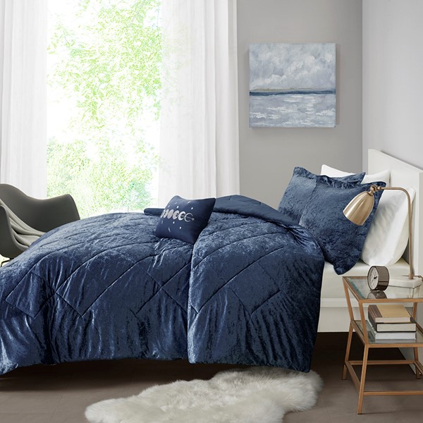 Intelligent Design Felicia Velvet Comforter Set with Throw Pillow in Navy, Twin/Twin XL ID10-1660