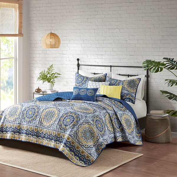 Madison Park Tangiers 6 Piece Reversible Quilt Set with Throw Pillows in Blue, King/Cal King MP13-784