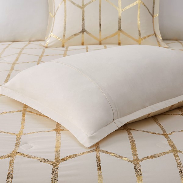 Intelligent Design Raina Metallic Printed Duvet Cover Set in Ivory/Gold, King/Cal King ID12-1512