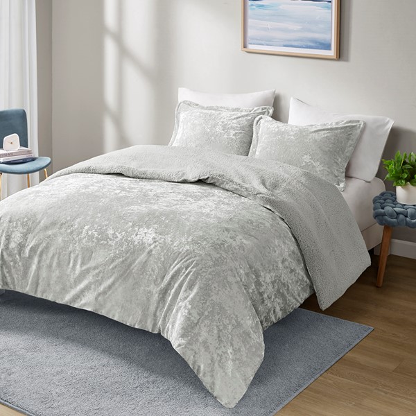 Intelligent Design Mira Crushed Velvet Sherpa Reversible Comforter Set in Silver, King/Cal King ID10-2265